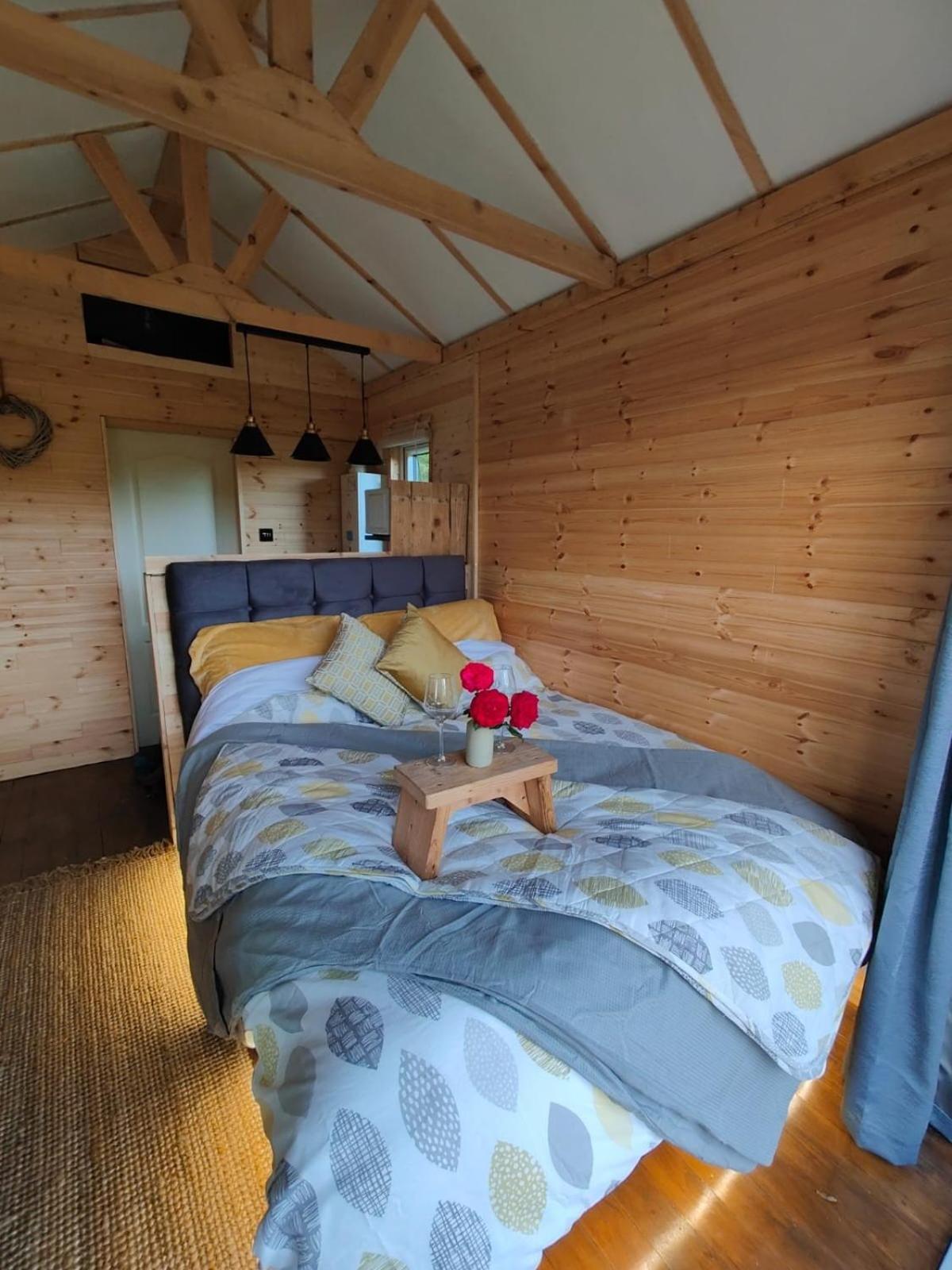 Riverside Cabin Limerick Junction Eksteriør bilde