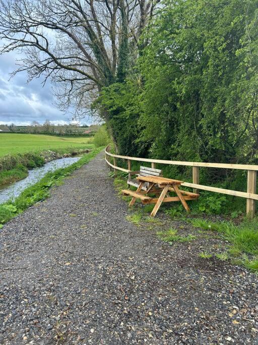 Riverside Cabin Limerick Junction Eksteriør bilde