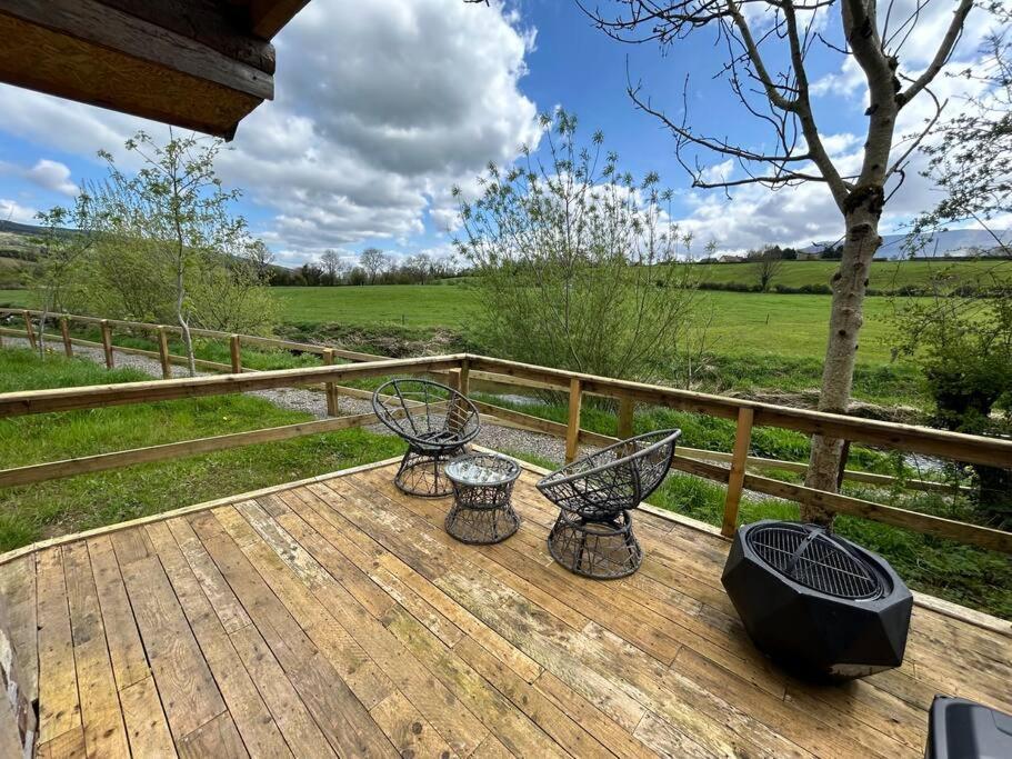 Riverside Cabin Limerick Junction Eksteriør bilde