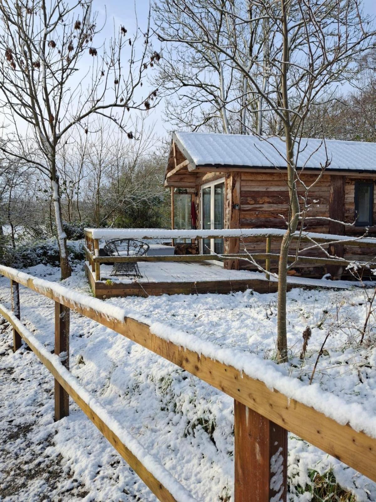 Riverside Cabin Limerick Junction Eksteriør bilde