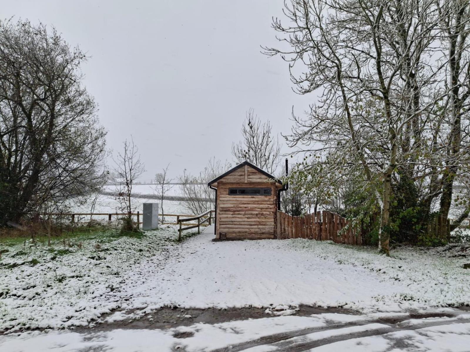 Riverside Cabin Limerick Junction Eksteriør bilde