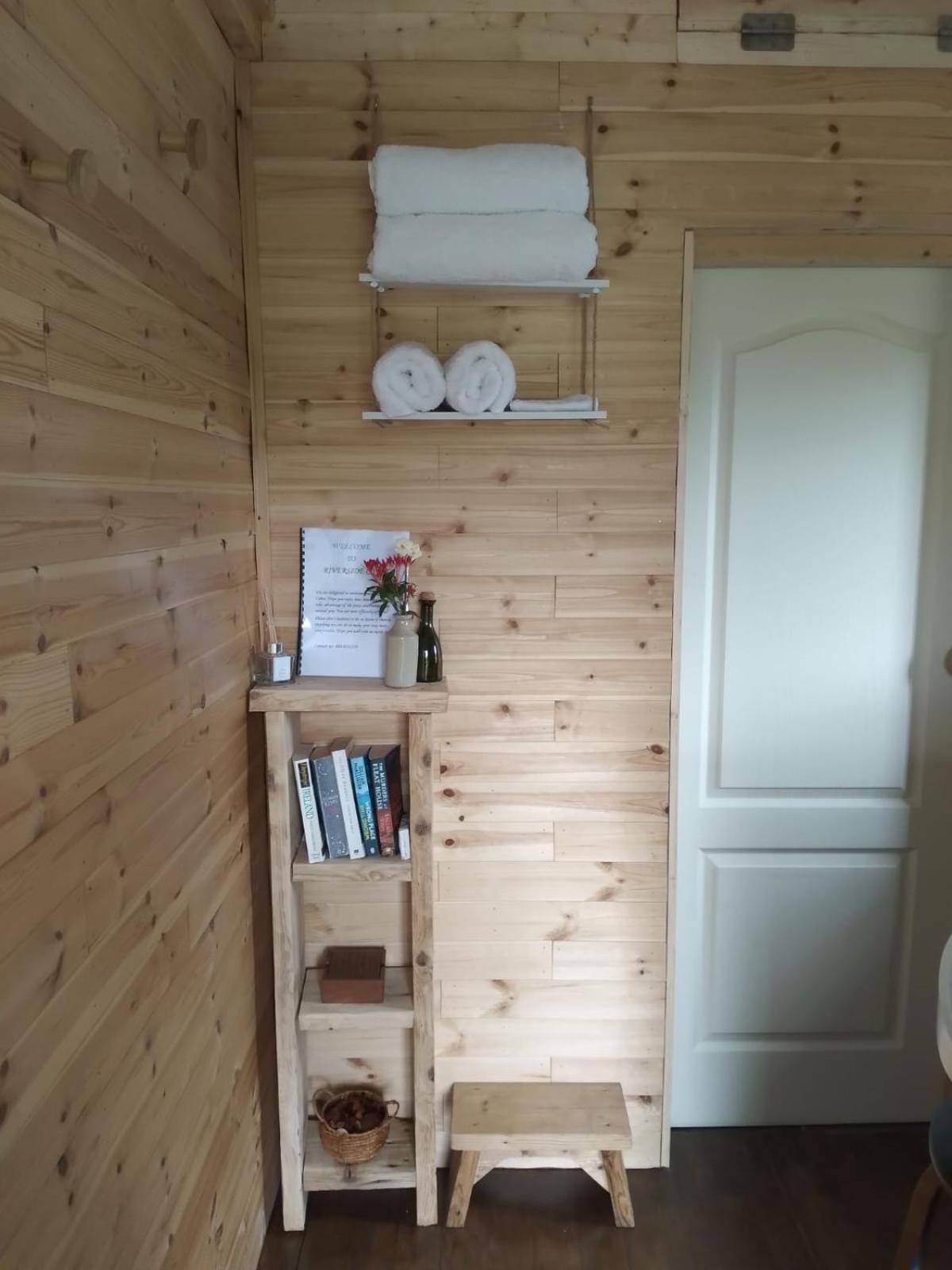 Riverside Cabin Limerick Junction Eksteriør bilde