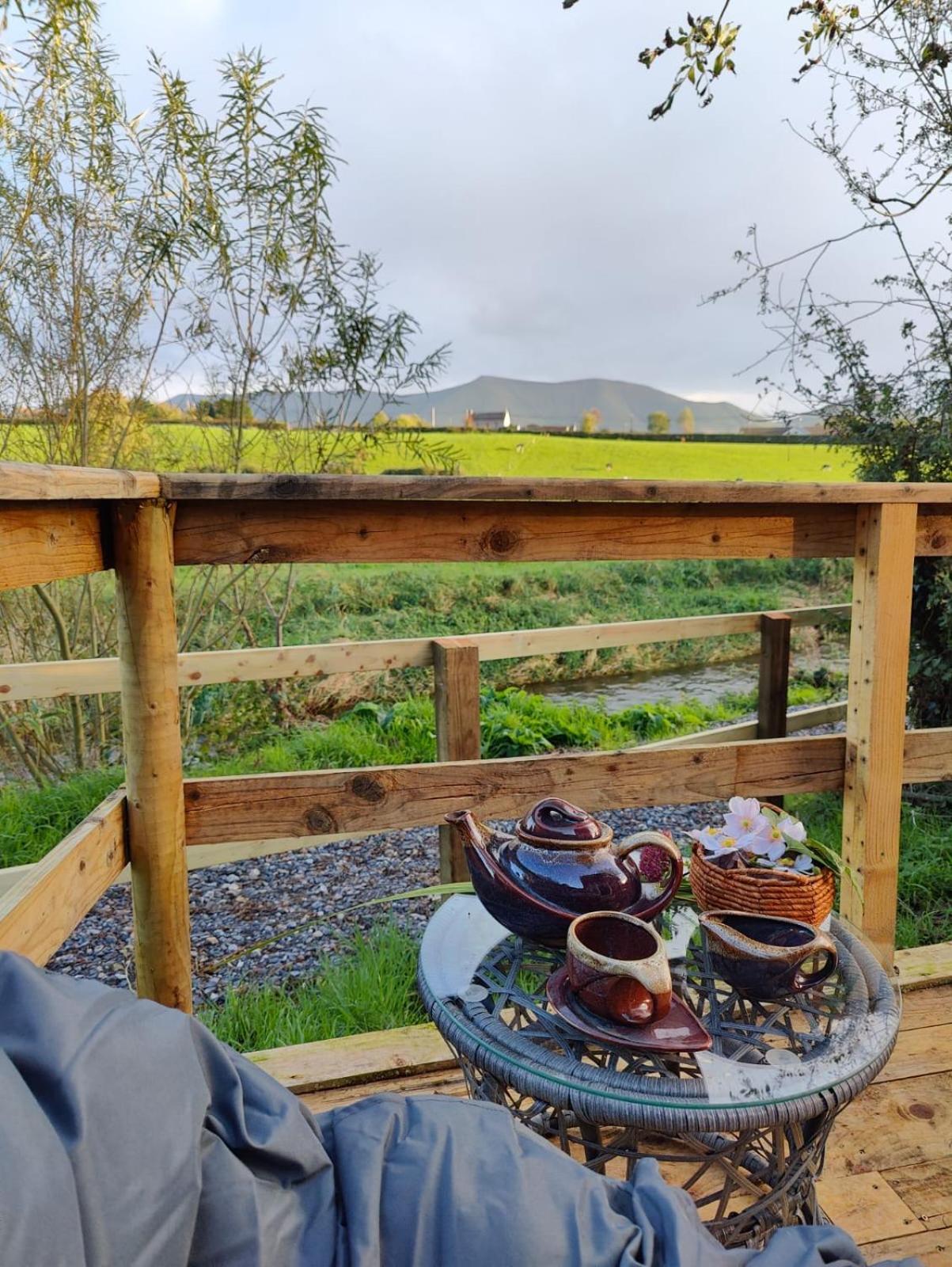 Riverside Cabin Limerick Junction Eksteriør bilde